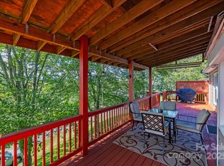 201 Acorn Ln, Clyde, NC 28721