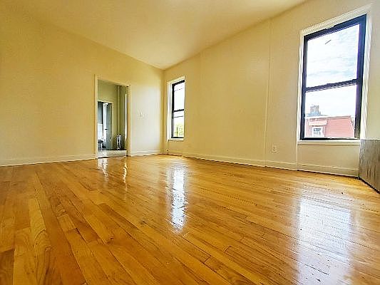 3rd image of 418 Jefferson Ave #4B