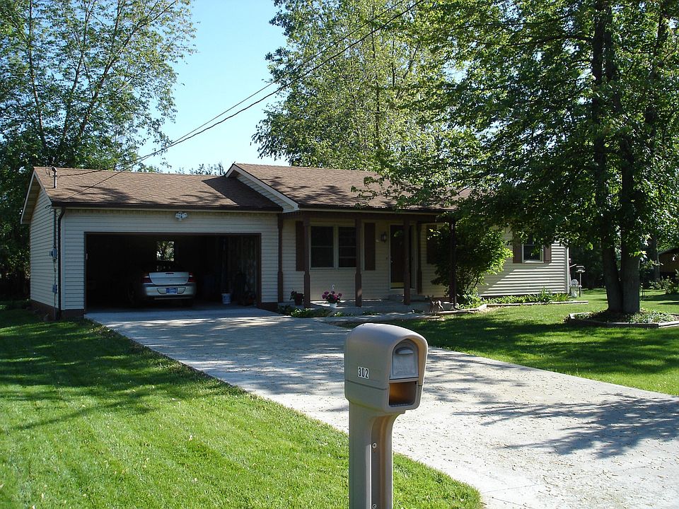 View from Leedy St., April 2008