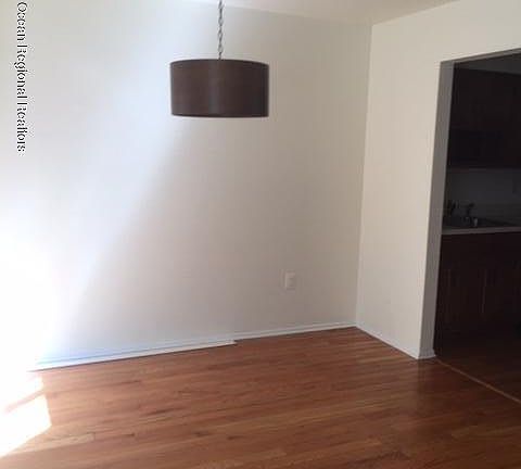 4th image of 52 Essex Dr