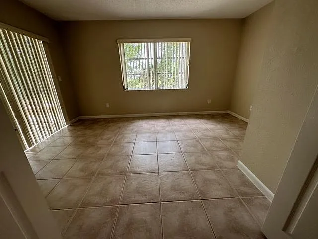9815 Bayside Ct — Photo 4