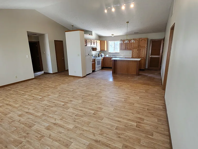 2302 Temple Ct E — Photo 2