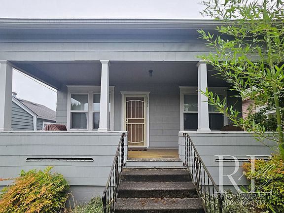 3rd image of 1221A Burwell St #0