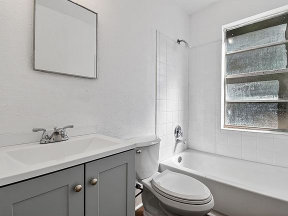 5th image of 635 6th St #635