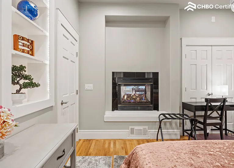 Mainfloor bedroom 2-sided fireplace