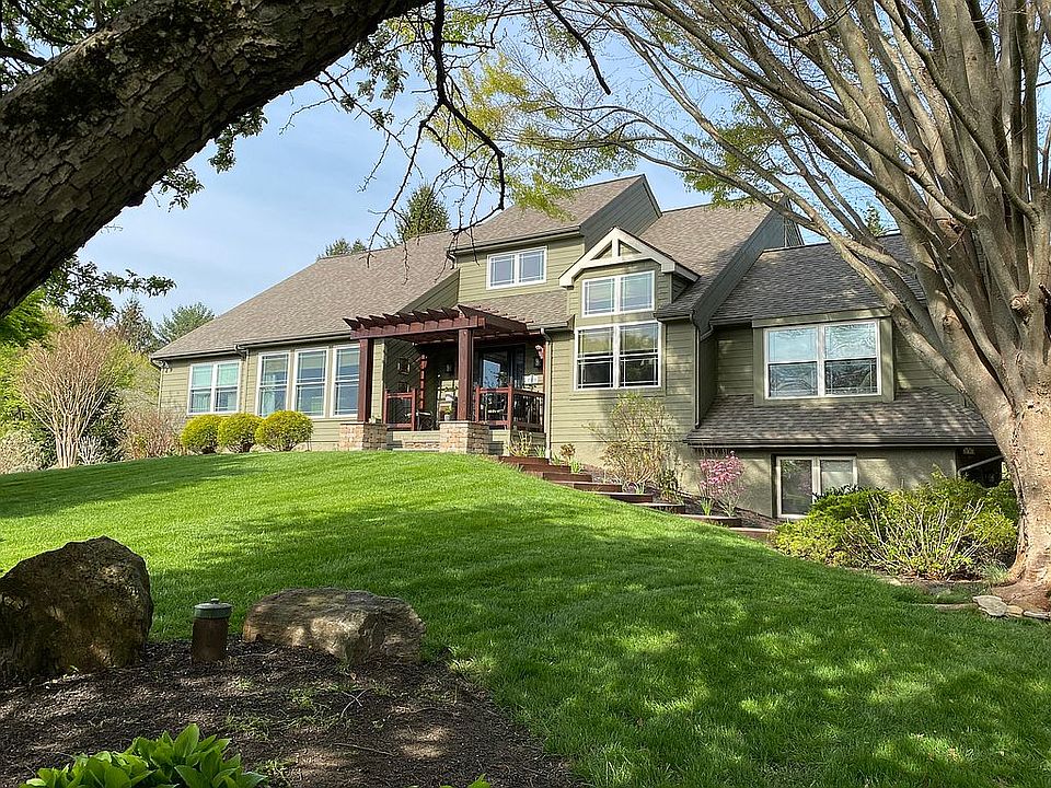 1st image of 103 Willow Glen Dr