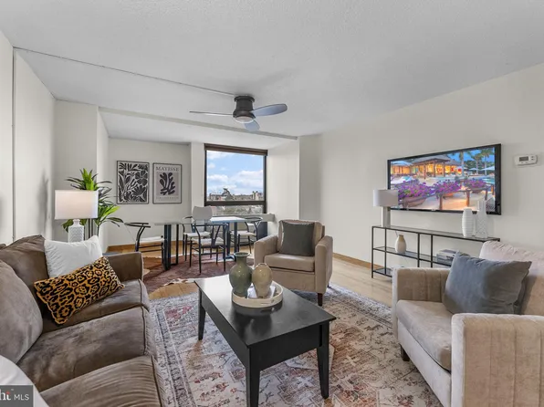 233 S 6th St APT 608, Philadelphia, PA 19106