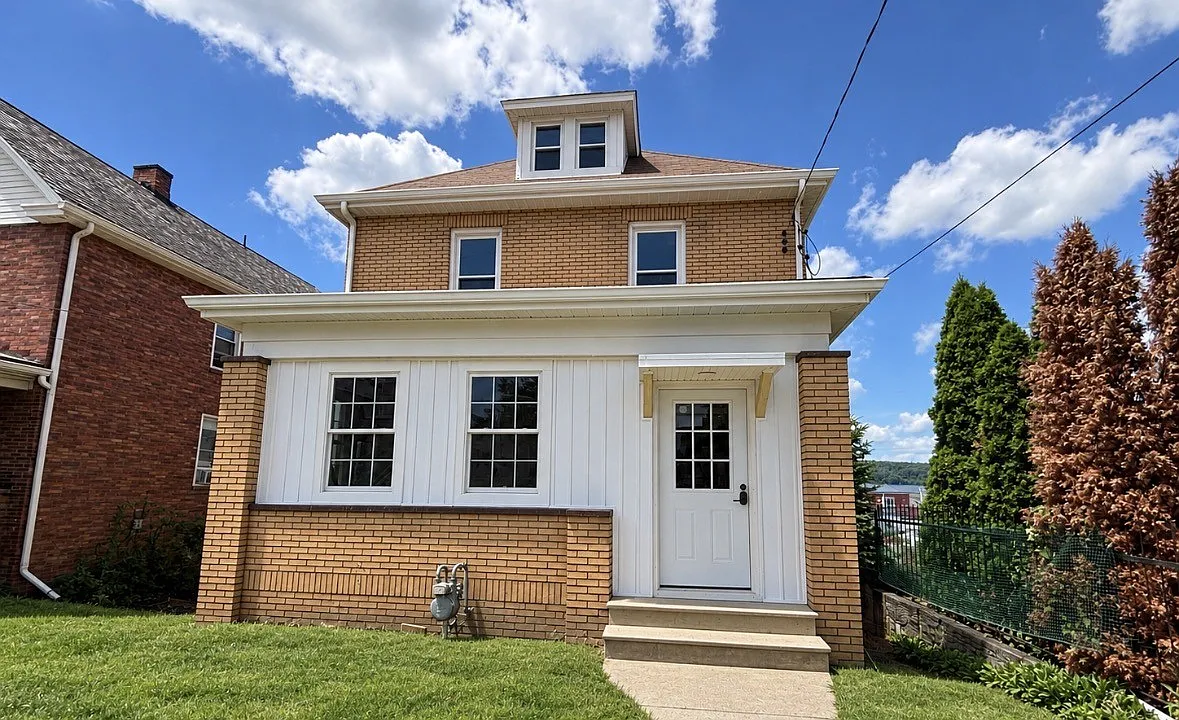3 bed, 1600 sqft, $1,300 — Photo 1