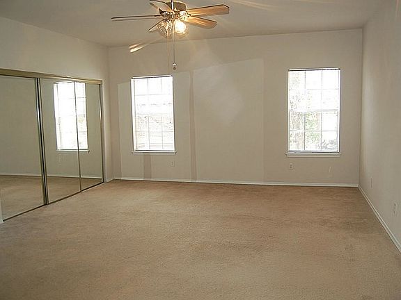 5th image of 17641 Red Oak Dr