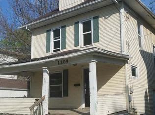 1209 W 3rd St, Waterloo, IA 50701