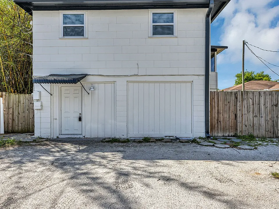 2027 30th Ave N