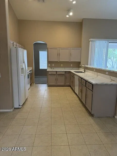 4 bed, 2.0 bath, 2196 sqft, $2,895 — Photo 4