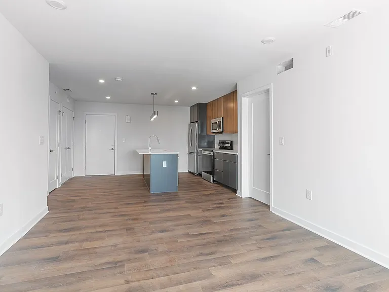 Graduate Pointe — Photo 28