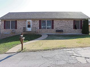 2866 Country Aire Est, De Soto, MO 63020