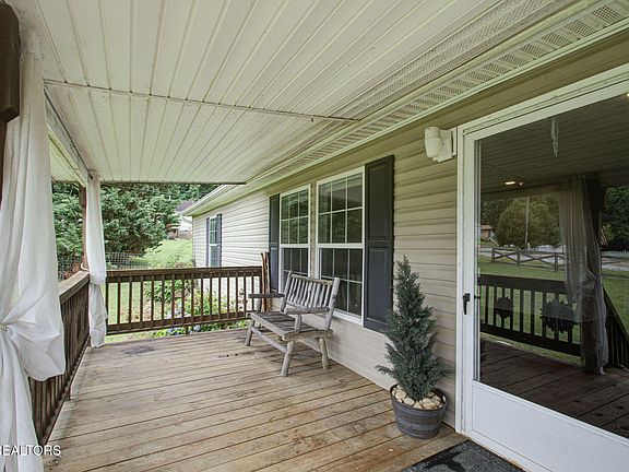 3rd image of 1921 Jerry Lynn Way