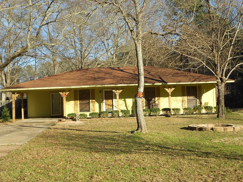 2nd image of 8 Eastover Dr
