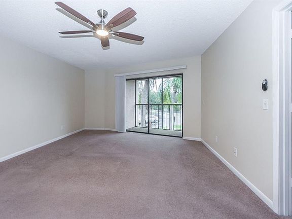 4th image of 2055 NE Collins Cir APT 6-100