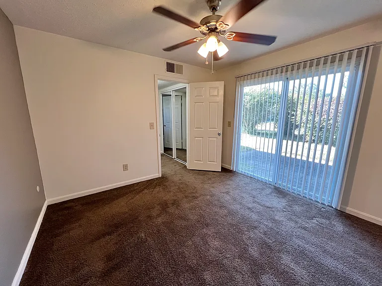 Mayfair Apartments — Photo 77