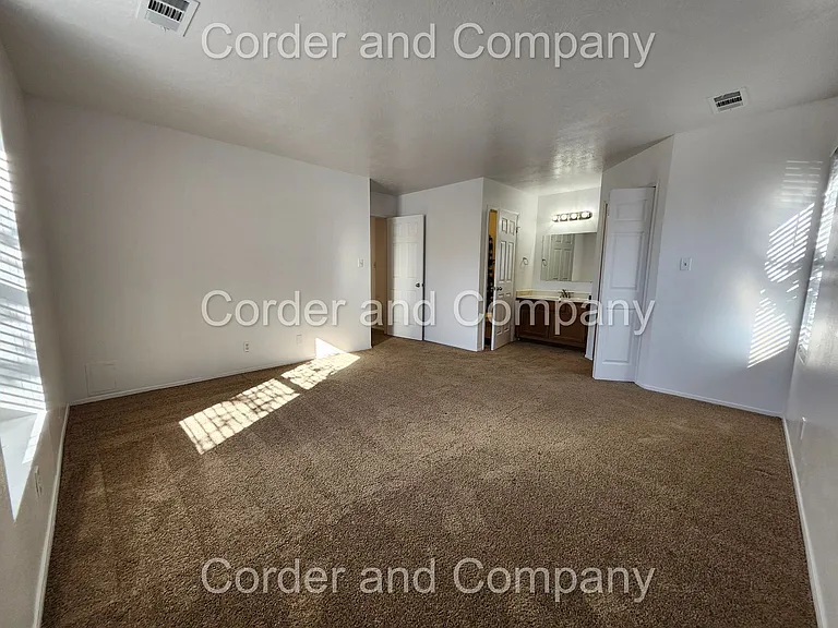 2261 Green Lake Rd NE — Photo 15