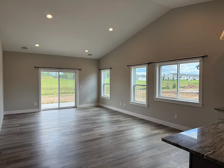 1223 Wisteria Ln — Photo 5