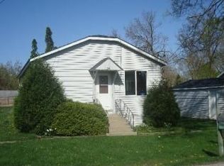 241 S Highland Dr, Lakemoor, IL 60051