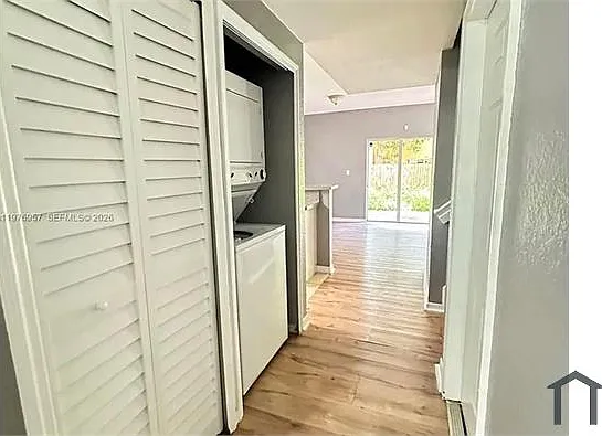 687 SW 10th St — Photo 3