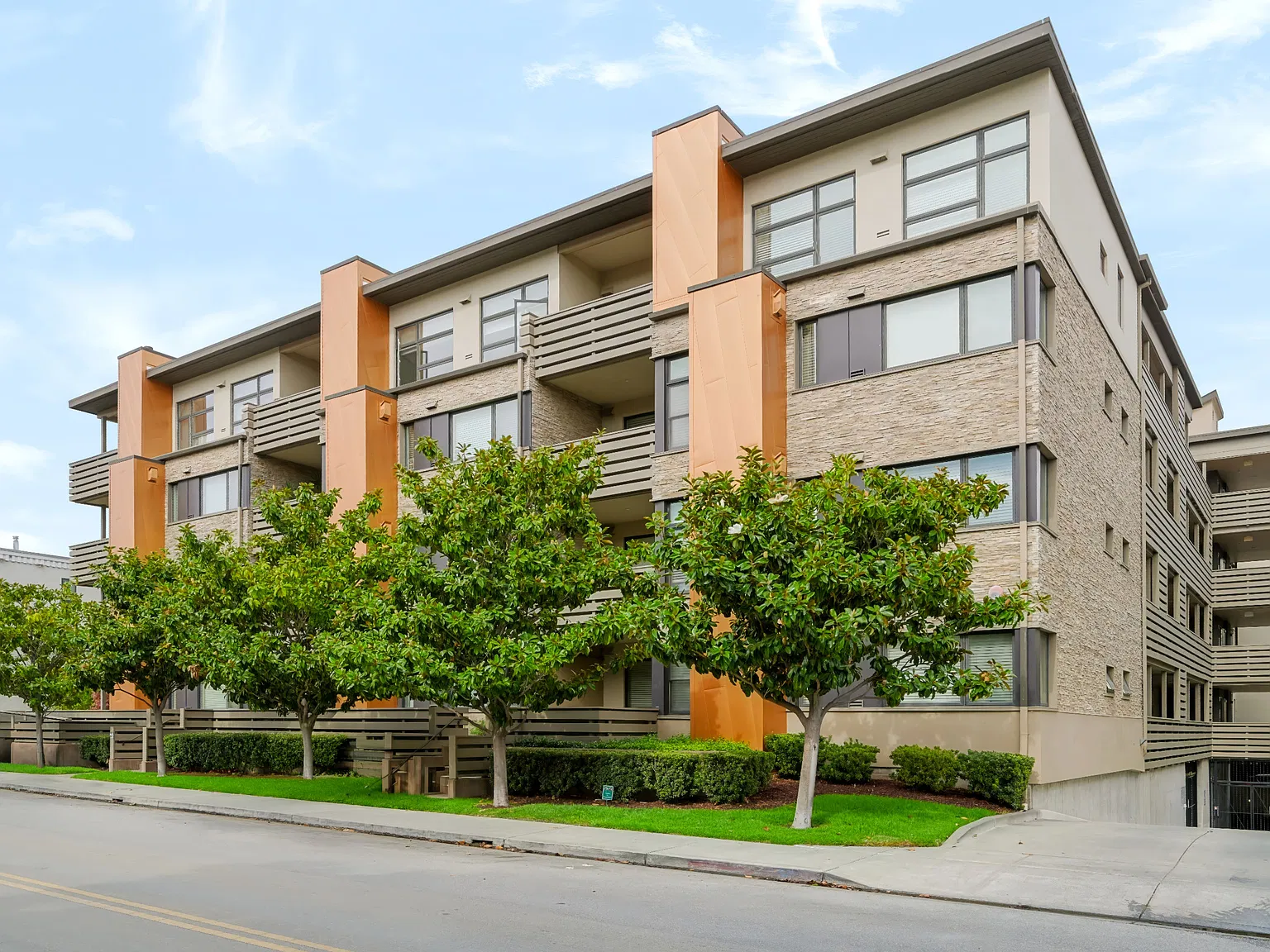 3 bed, 1430 sqft, $6,800 — Photo 3