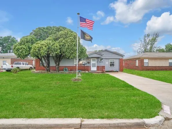 1045 Coe St, Altus, OK 73521