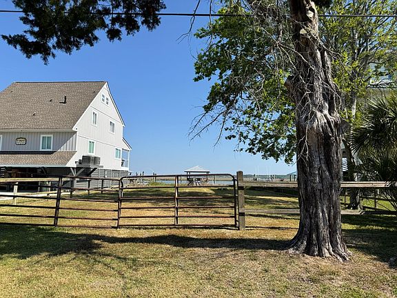 2nd image of 3738 Docksite Rd