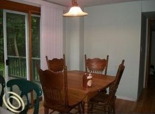 10355 Hartland Rd, Fenton, MI 48430