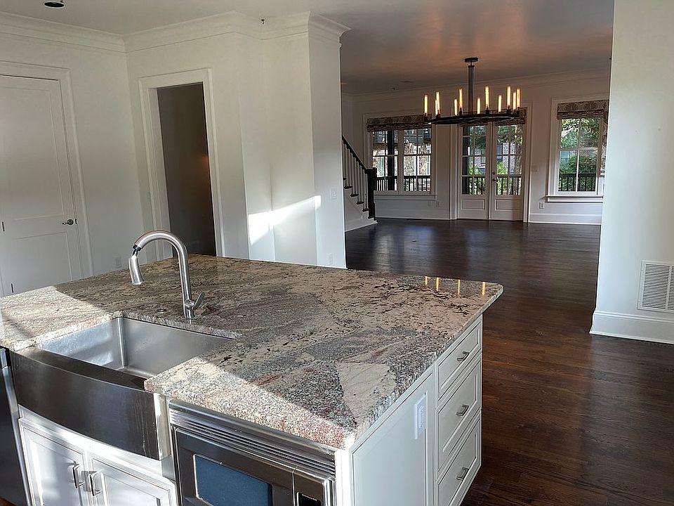 2nd image of 370 Green Oak Dr