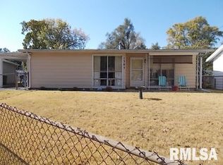 1305 Fenley St, Pekin, IL
