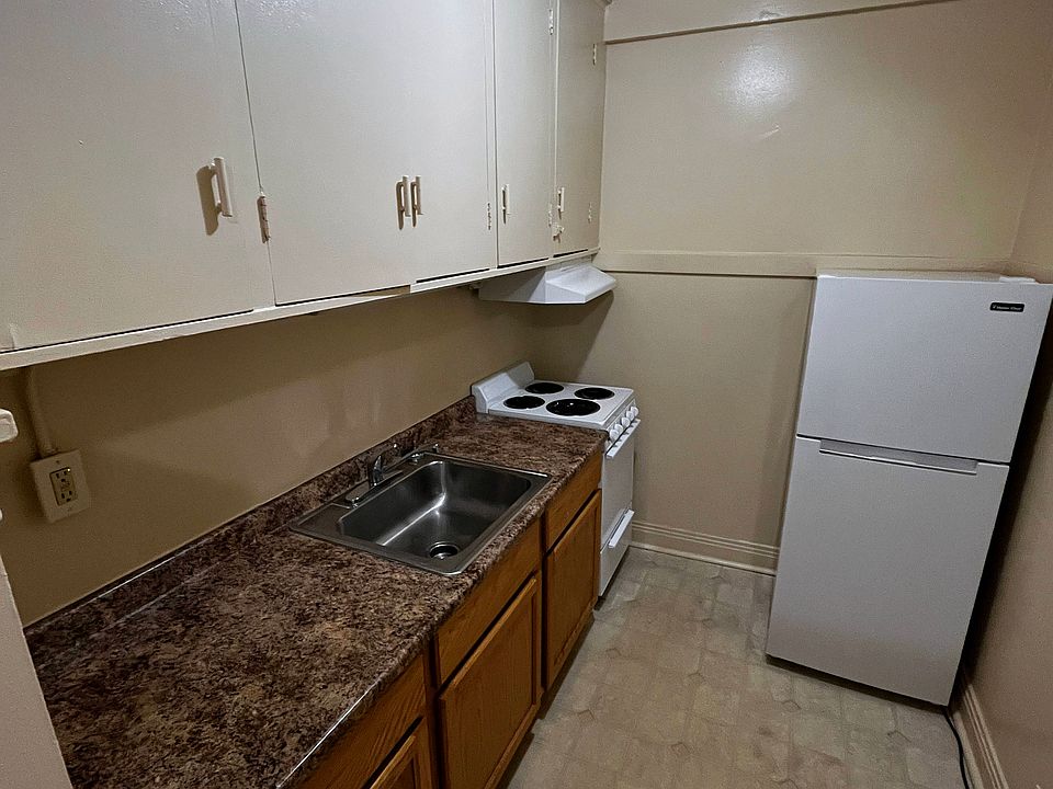 Apt #200 - Kitchenette (View 2)