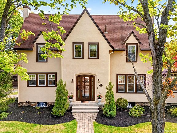 4th image of 60 Old Middletown Road