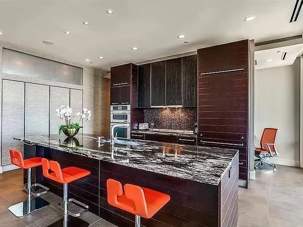 2408 Victory Park Ln APT 1240, Dallas, TX 75219