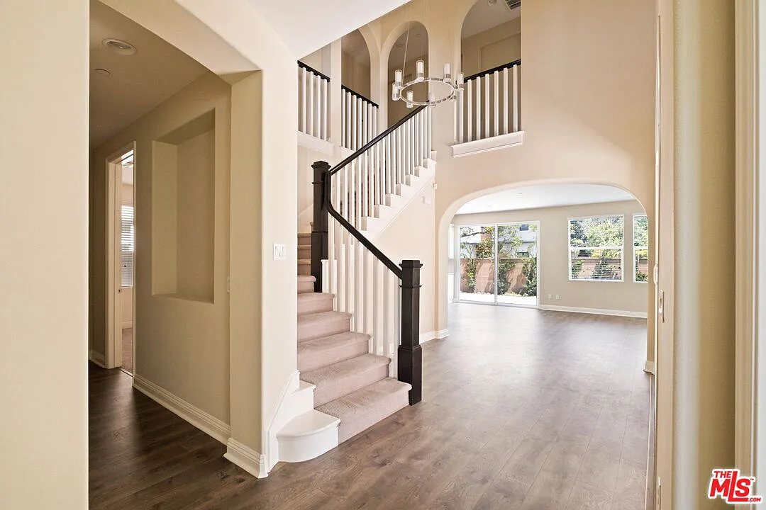 4 bed, 3.0 bath, 2844 sqft, $9,995 — Photo 3