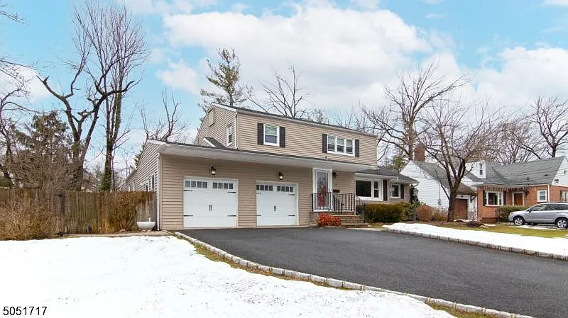 99 Clarendon Ct photo 1