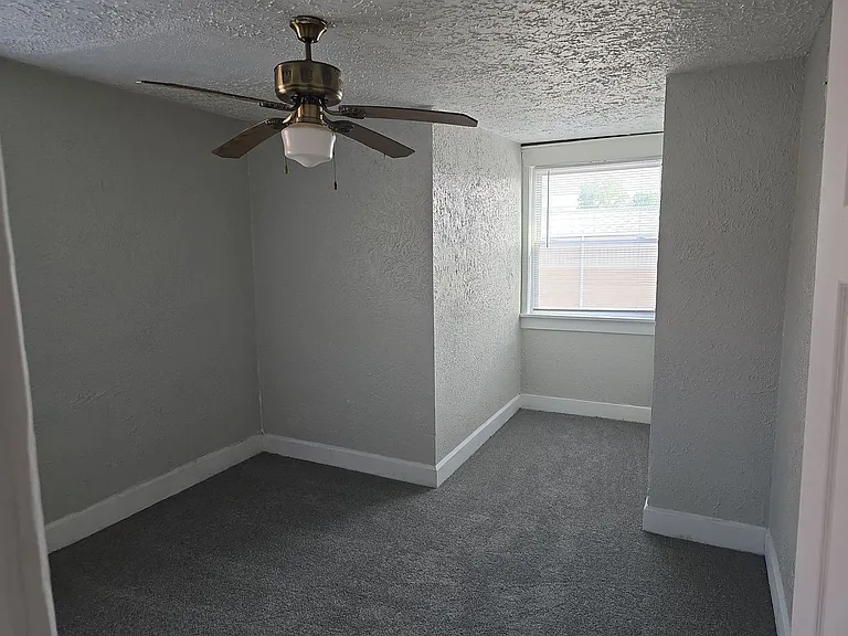 Cozy 3 Bedroom Upstairs Apartment- Available Now! W+D Hookup! Pet Friendly! — Photo 4