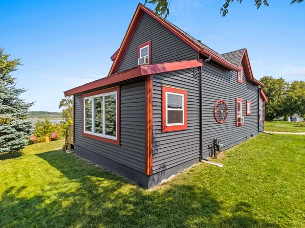 316 1st St, Kewaunee, WI 54216