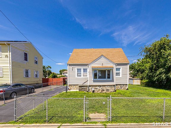3rd image of 404 Soundview Avenue
