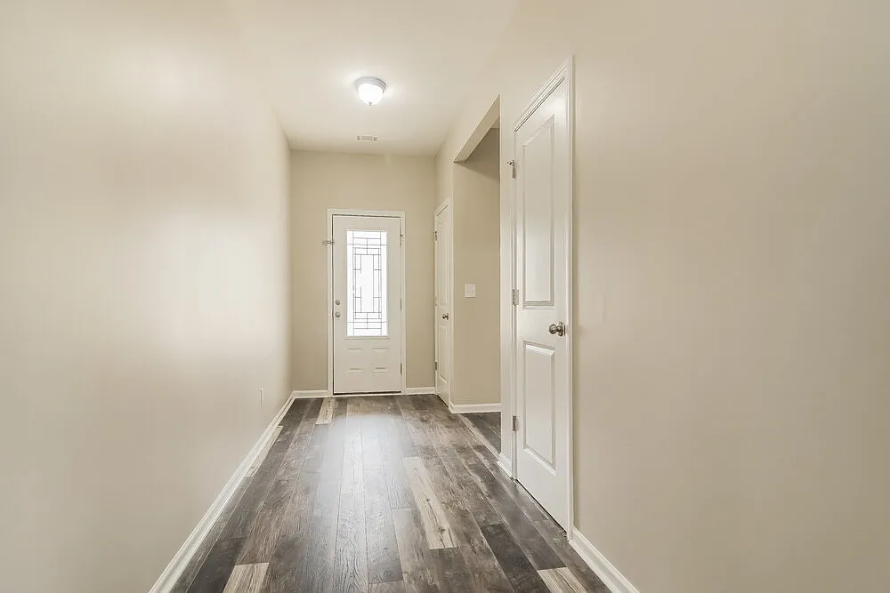 3 bed, 2.0 bath, 1892 sqft, $2,025 — Photo 3