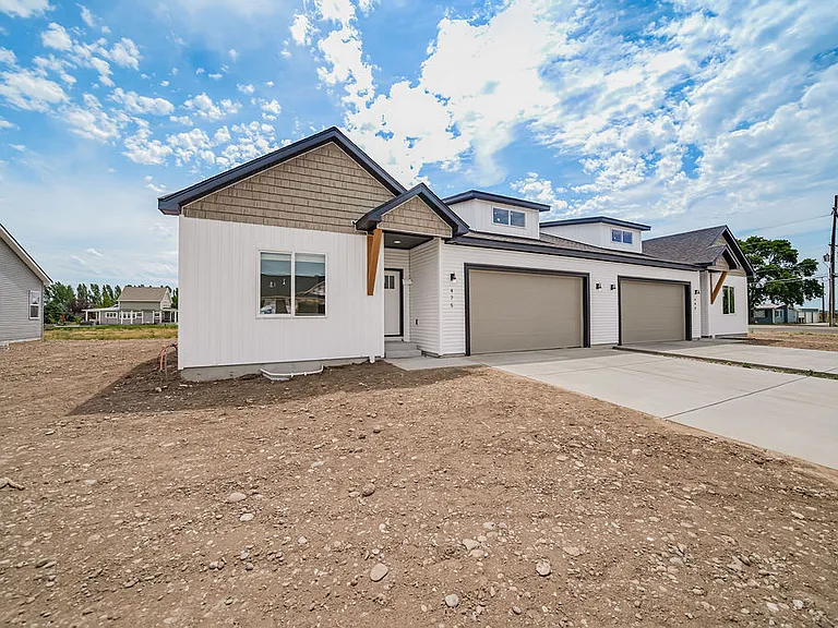475 E River Ln — Photo 42
