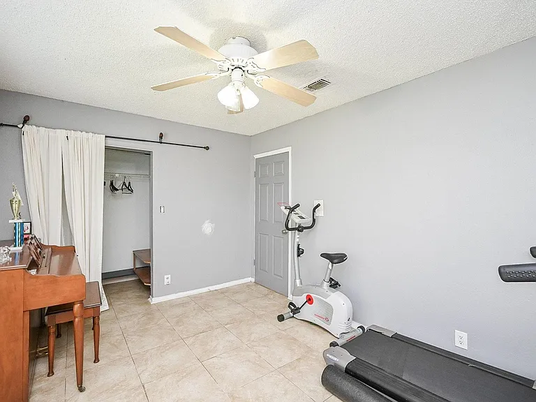 13102 Richmond Ave — Photo 17