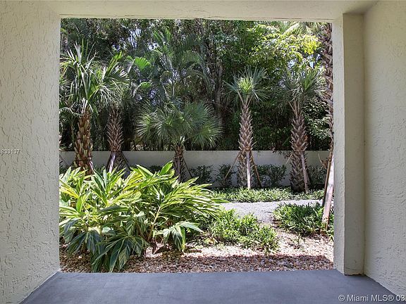 5th image of 3601 NE 207th St APT 1105