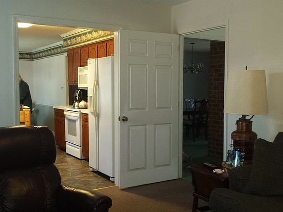 3rd image of 206 Harbor Dr