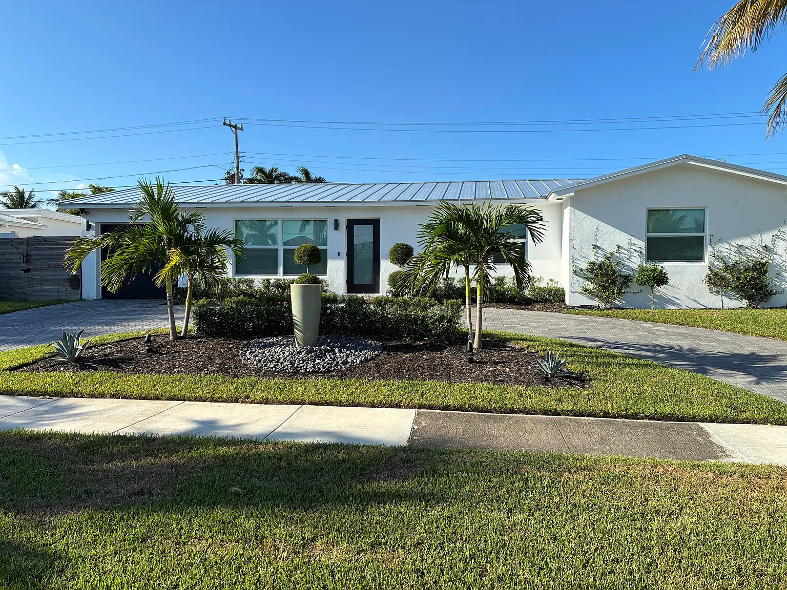 3 bed, 3.0 bath, 2199 sqft, $6,500 — Photo 3