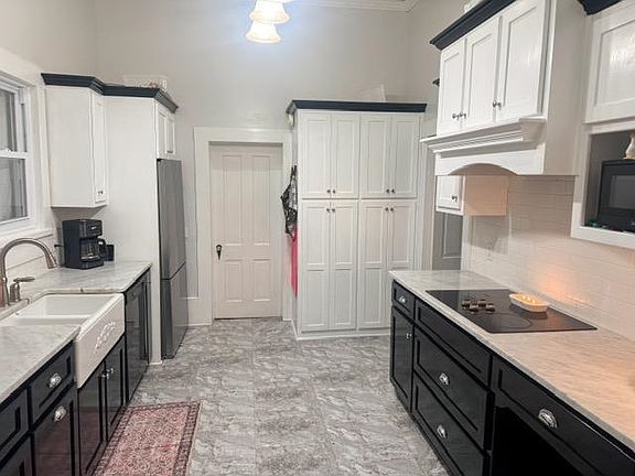 4th image of 310 E Park Ave
