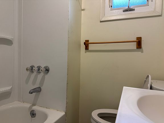 2nd image of 3040 Monroe Ave #1