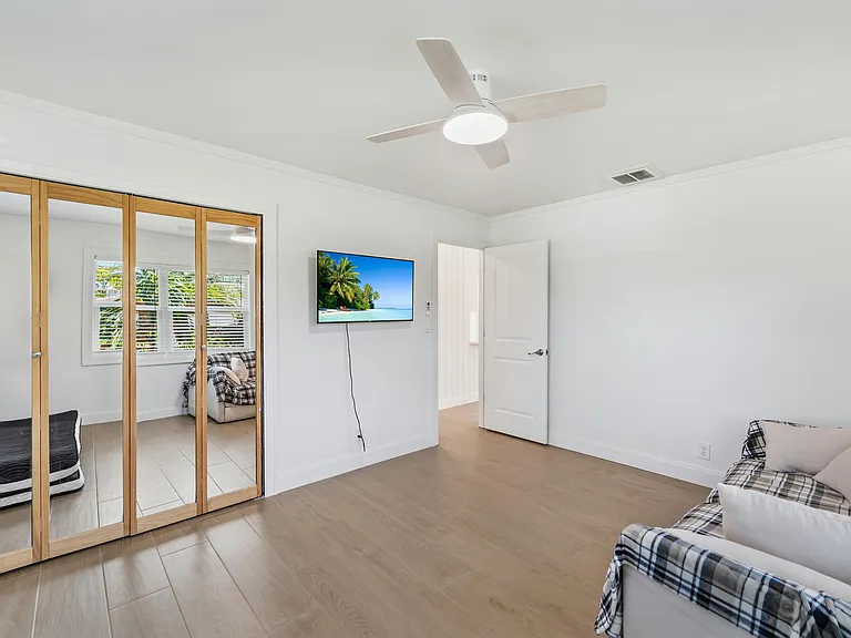 802 Lytle St — Photo 10