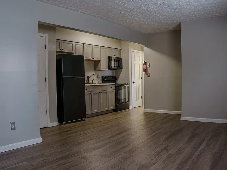 606 S College Ave — Photo 1
